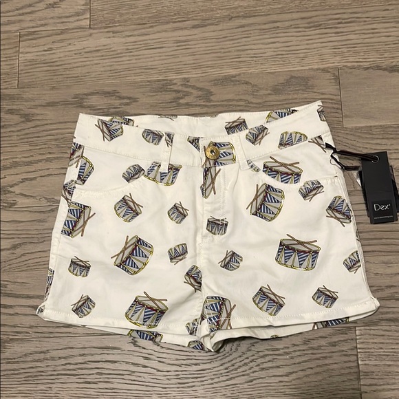 NEW. NWT. Dex Cream High Waist Shorts with Unique Design. Size 25 - Picture 1 of 3